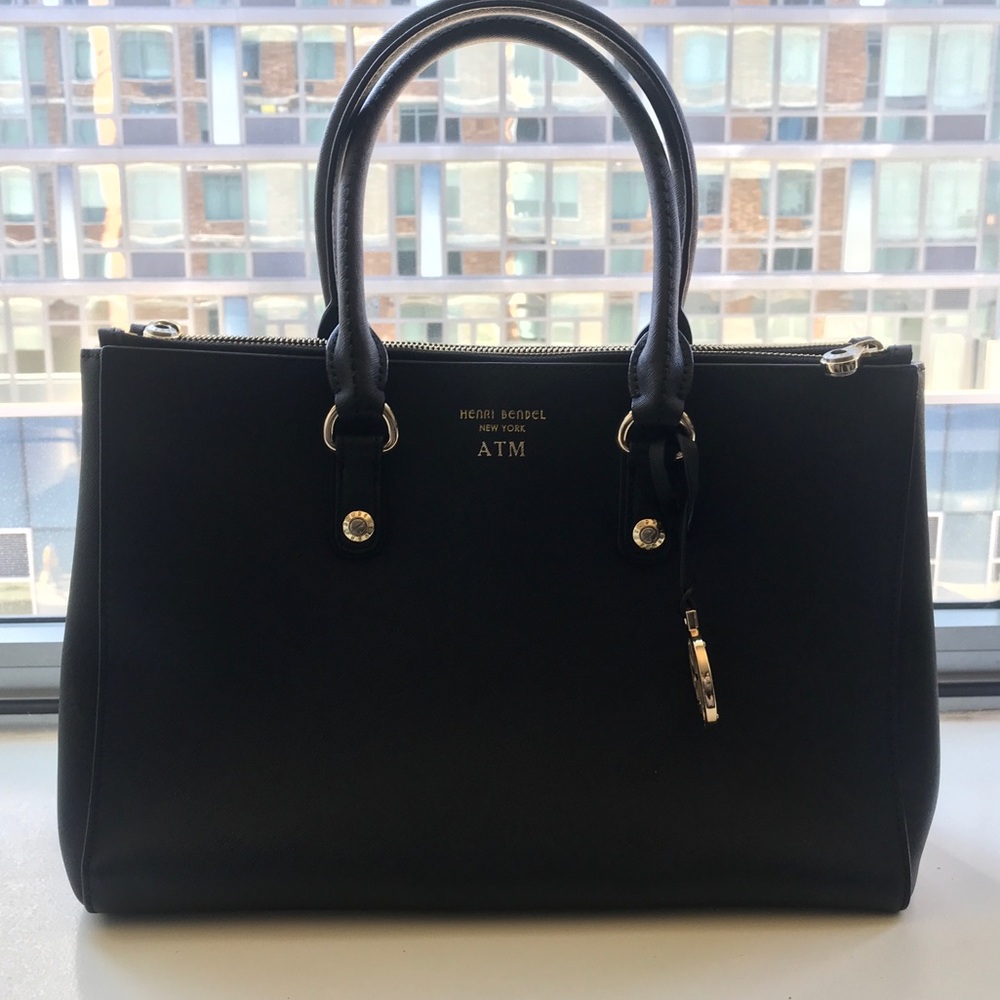 Impecable Black Henri Bendel Handbag
